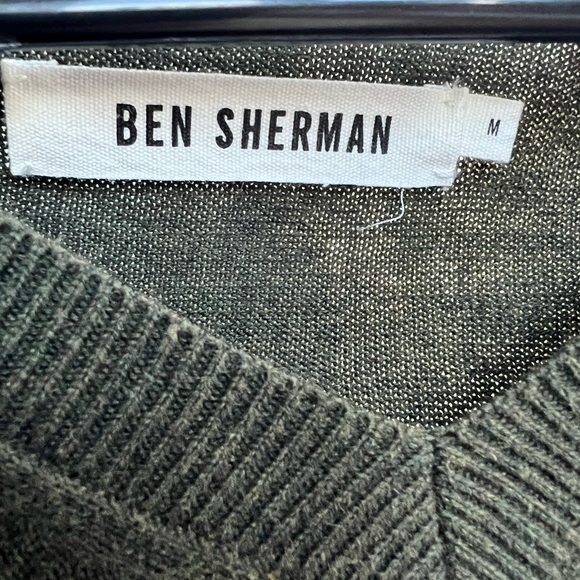 Ben Sherman Forest Green 100% Merino Wool V Neck Sweater Size Medium - Picture 2 of 4